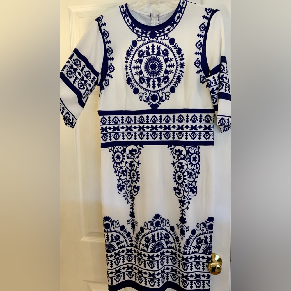 XL white and navy blue patterned dress